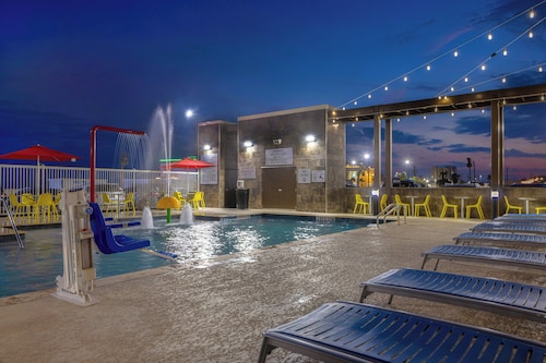 Tru by Hilton Galveston, TX