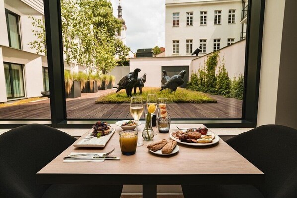 Dining - Hotel Cube (Prague)