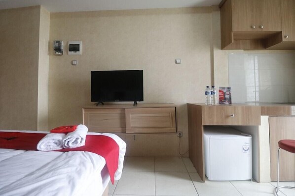 Room - Reddoorz Apartment @ Green Lake View Ciputat (South Tangerang)