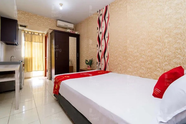 Room - Reddoorz Apartment @ Green Lake View Ciputat (South Tangerang)