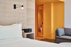 Room - Radio Hotel (New York)