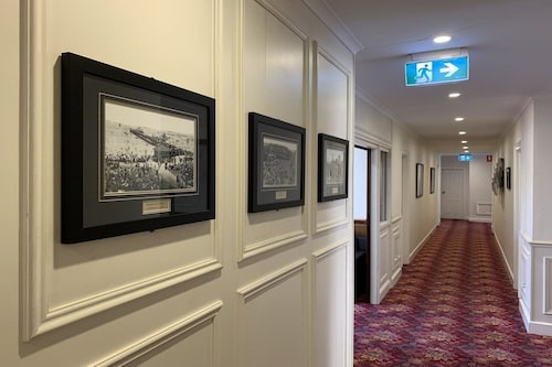 Ensenada Motor Inn And Suites