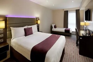 Room - Premier Inn Norwich East (Norwich)