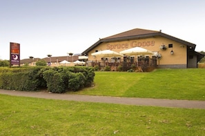 Exterior - Premier Inn Basingstoke West (Basingstoke)