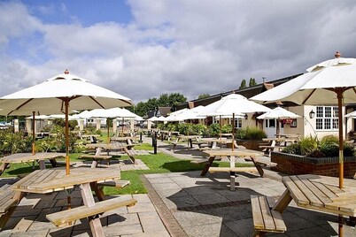 Premier Inn Bedford Priory Marina