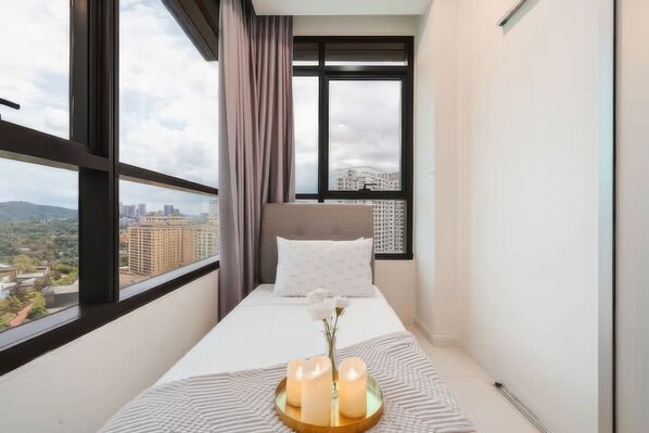 Desk, iron/ironing board, free WiFi, bed sheets