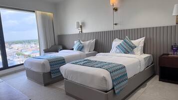 Habitación Deluxe con 1 cama doble o 2 individuales, vistas a la ciudad | Escritorio, espacio para trabajar con un portátil, wifi gratis