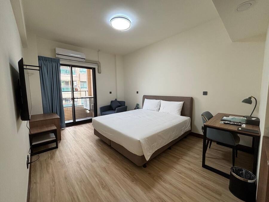Deluxe Double Room, Balcony | Desk, blackout drapes, iron/ironing board (on request), WiFi (free)