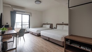 Deluxe-værelse til 4 personer - balkon | Skrivebord, mørklægningsgardiner, strygejern/strygebræt, gratis Wi-Fi