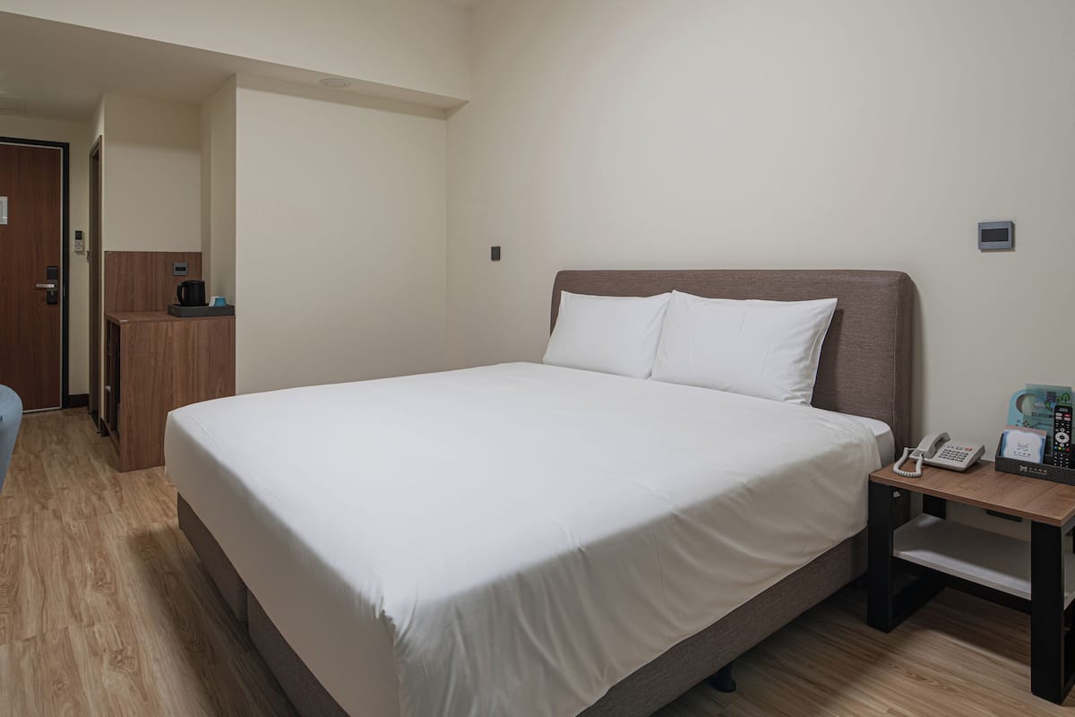 Standard Double Room, Balcony | Desk, blackout drapes, iron/ironing board, free WiFi