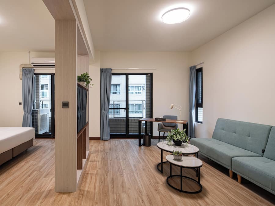Deluxe-studiosviitti, 2 keskisuurta parisänkyä | Työpöytä, pimennysverhot, silitysrauta/-lauta, ilmainen Wi-Fi