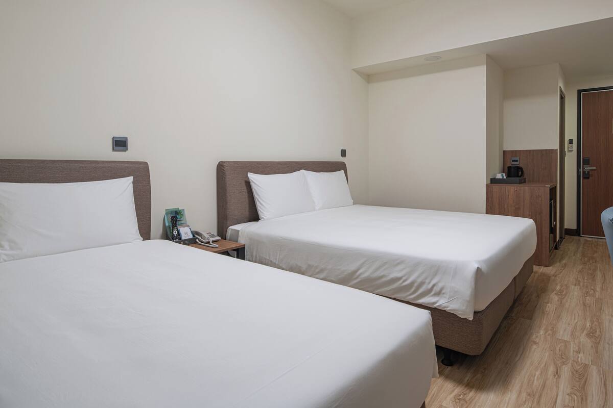 Standard Twin Room, Balcony | Desk, blackout drapes, iron/ironing board, free WiFi