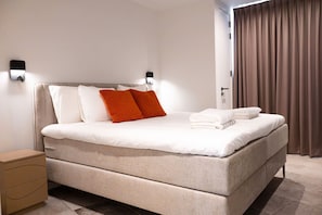 2 bedrooms, iron/ironing board, travel crib, free WiFi