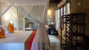 Deluxe Double or Twin Room, Garden View | In-room safe, desk, free WiFi
