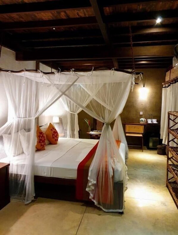 Deluxe Double or Twin Room, Garden View | In-room safe, desk, free WiFi