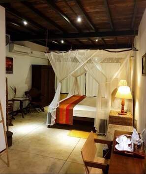 Deluxe Double or Twin Room, Garden View | In-room safe, desk, free WiFi