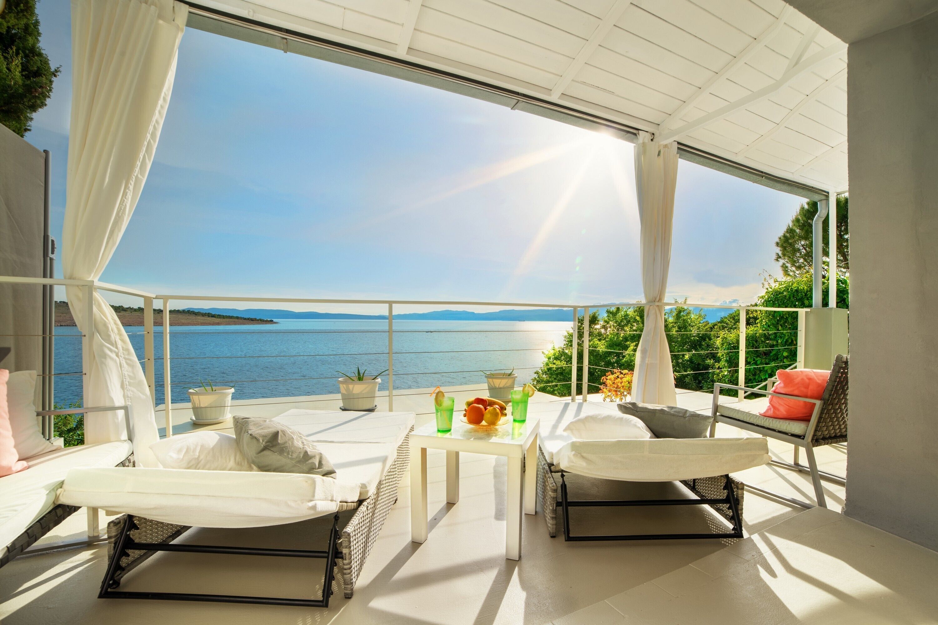 Luxury Apartment, Multiple Bedrooms, Refrigerator & Microwave (Happy Beach Apartment Dream On the) | Property grounds