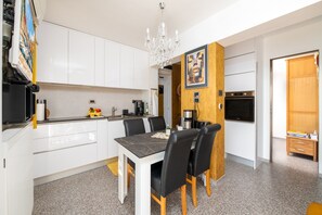 Private kitchen | Fridge, microwave, oven, stovetop - Happy Beach Apartment Dream On the Beach (Kraljevica)