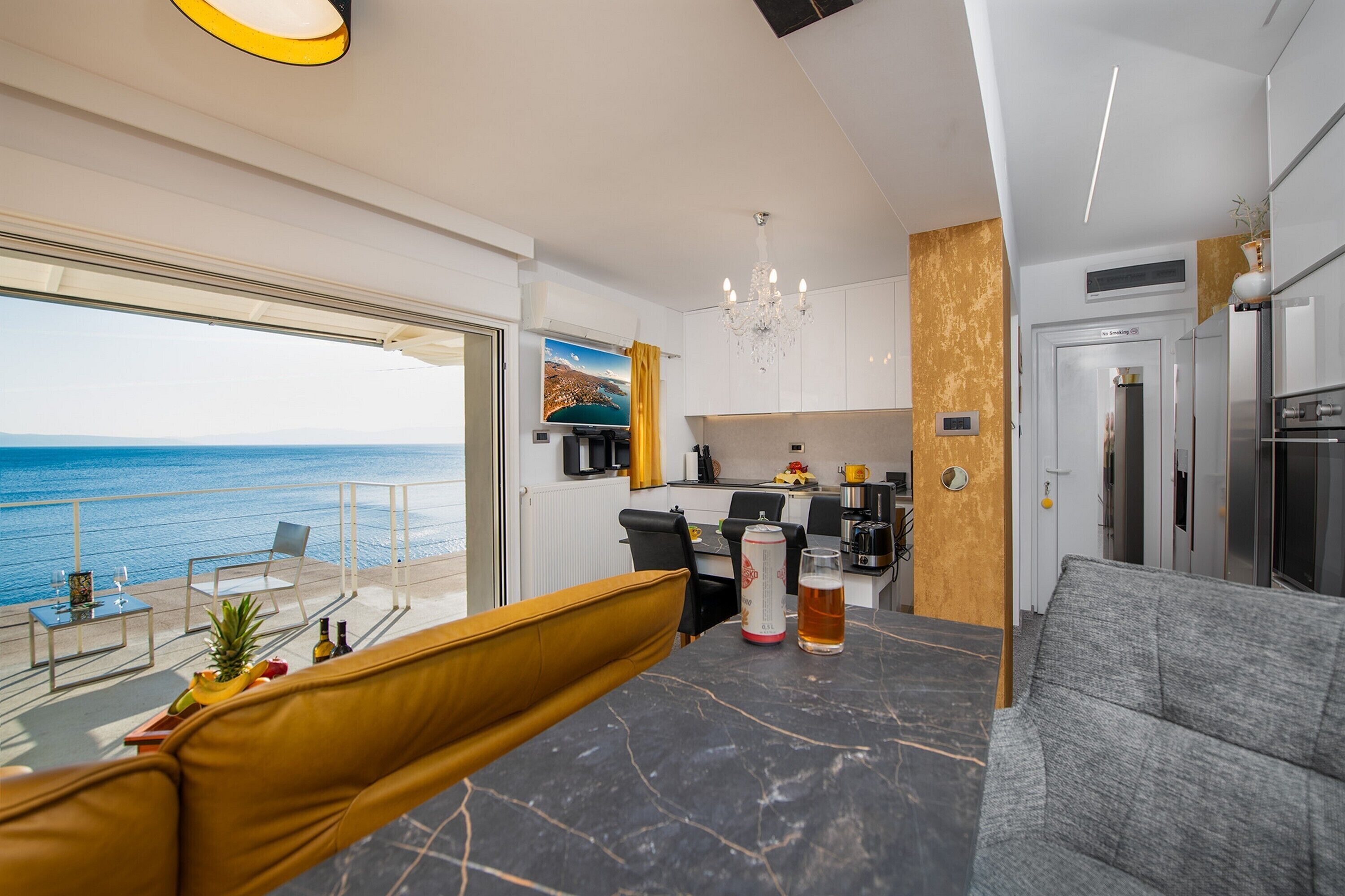 Luxury Apartment, 1 Bedroom, Refrigerator & Microwave (Dream on The Beach - Panoramic) | Interior