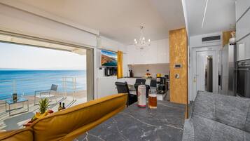 Luxury Apartment, 1 Bedroom, Refrigerator & Microwave (Dream on The Beach - Panoramic) | Interior