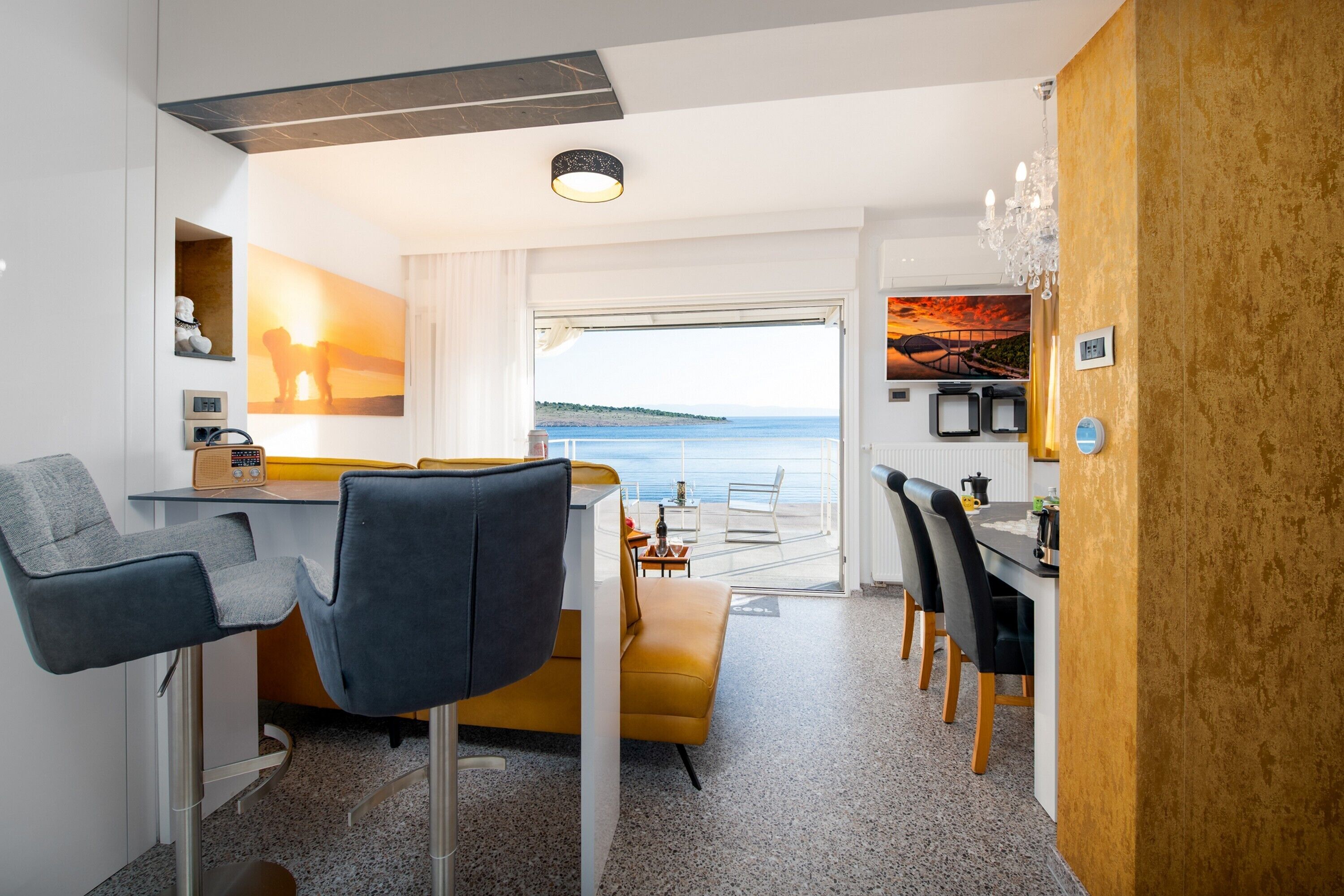 Luxury Apartment, Multiple Bedrooms, Refrigerator & Microwave (Happy Beach Apartment Dream On the) | Interior