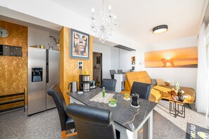 Living room | 21-inch flat-screen TV with satellite channels - Happy Beach Apartment Dream On the Beach (Kraljevica)