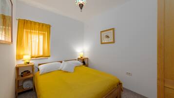 Luxury Apartment, 1 Bedroom, Refrigerator & Microwave (Happy Beach Apartment Dream On the) | 1 bedroom, free WiFi, bed sheets