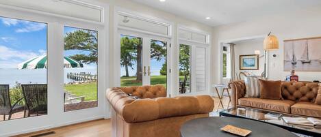 Fernseher, Tischfußball, Arbeitsbereiche