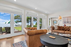 TV, fotballspill og kontorer