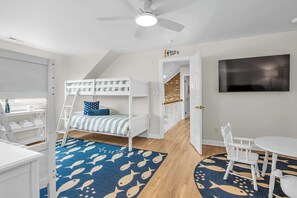 4 Schlafzimmer, Schreibtisch, Bügeleisen/Bügelbrett, WLAN