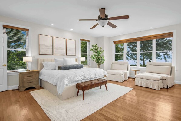 4 bedrooms, desk, iron/ironing board, WiFi