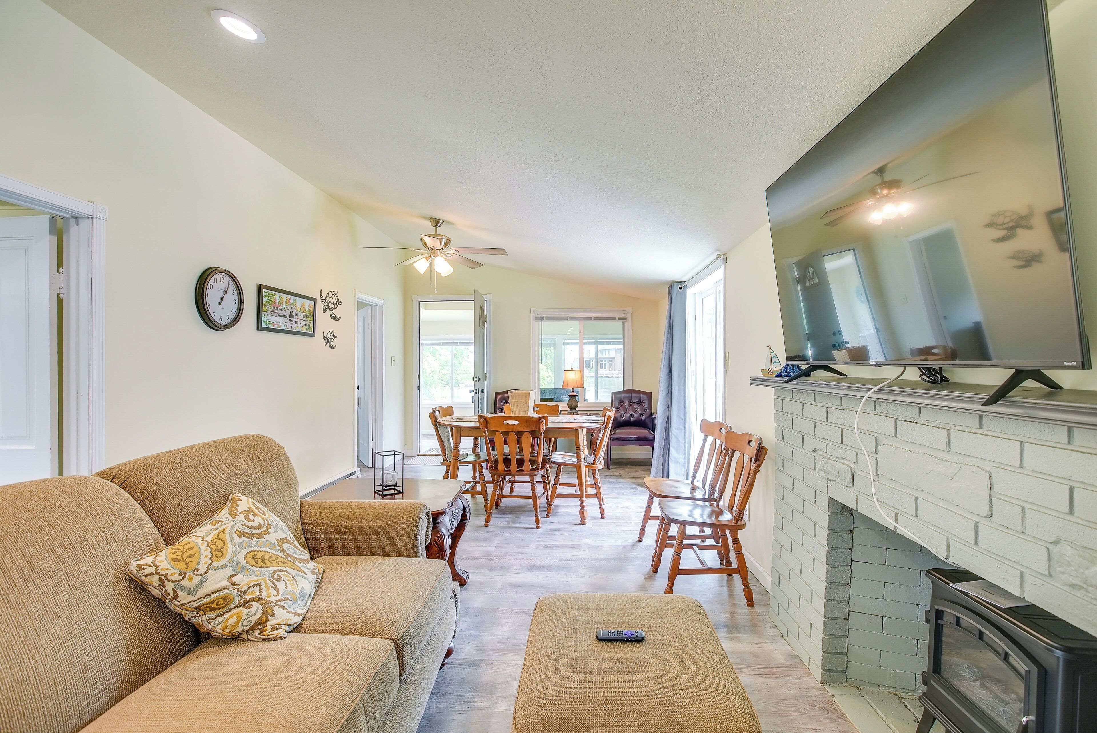 TV, fireplace, stereo