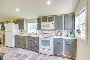 Fridge, microwave, stovetop, cookware/dishes/utensils
