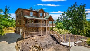 Exterior - 4 Br Smoky Mtn Retreat-Game Room-Fire Pit-Hot Tub (Sevierville)