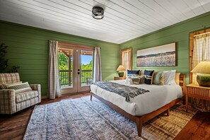 4 soveværelser, skrivebord, strygejern/strygebræt, weekendseng