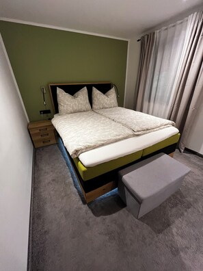 2 quartos, berço de viagem, Wi-Fi de cortesia, roupa de cama
