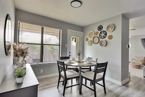 Dining - Modern 2BR in North Austin! Pet Friendly + WFH Ready (Austin)