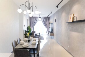 Superior Apartment, 3 Bedrooms, Balcony, City View | In-room dining