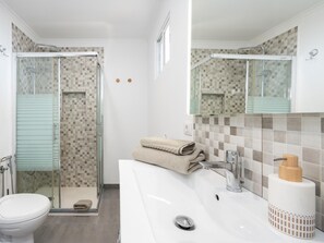 Shower, hair dryer, towels - Arucas Casa Marao: great sea Views (Arucas)