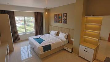 Classic Villa, Non Smoking | In-room safe, blackout curtains, soundproofing, iron/ironing board