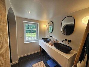 Interior - Longère soft with birdsong (Chéronvilliers)