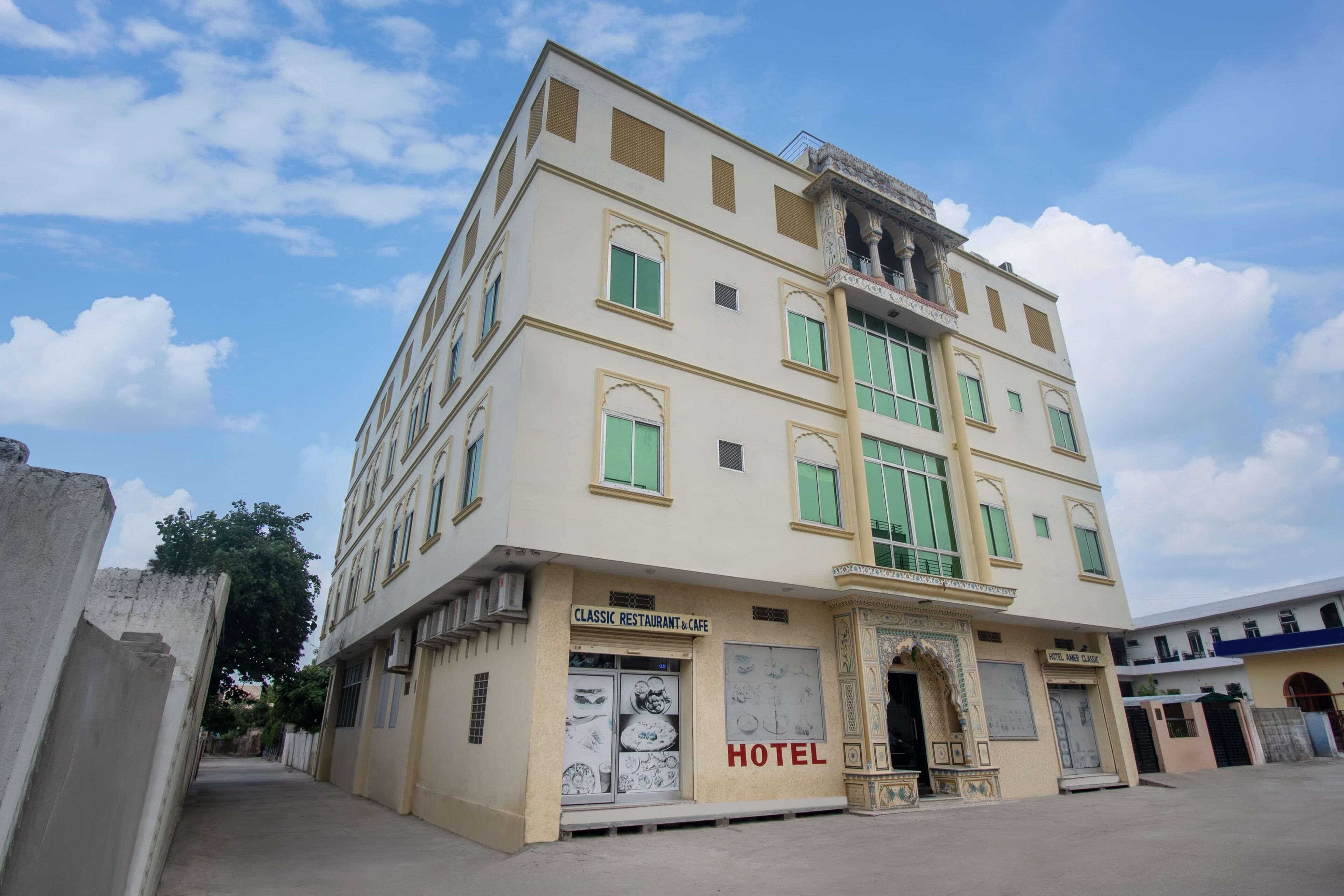 ด้านหน้าที่พัก