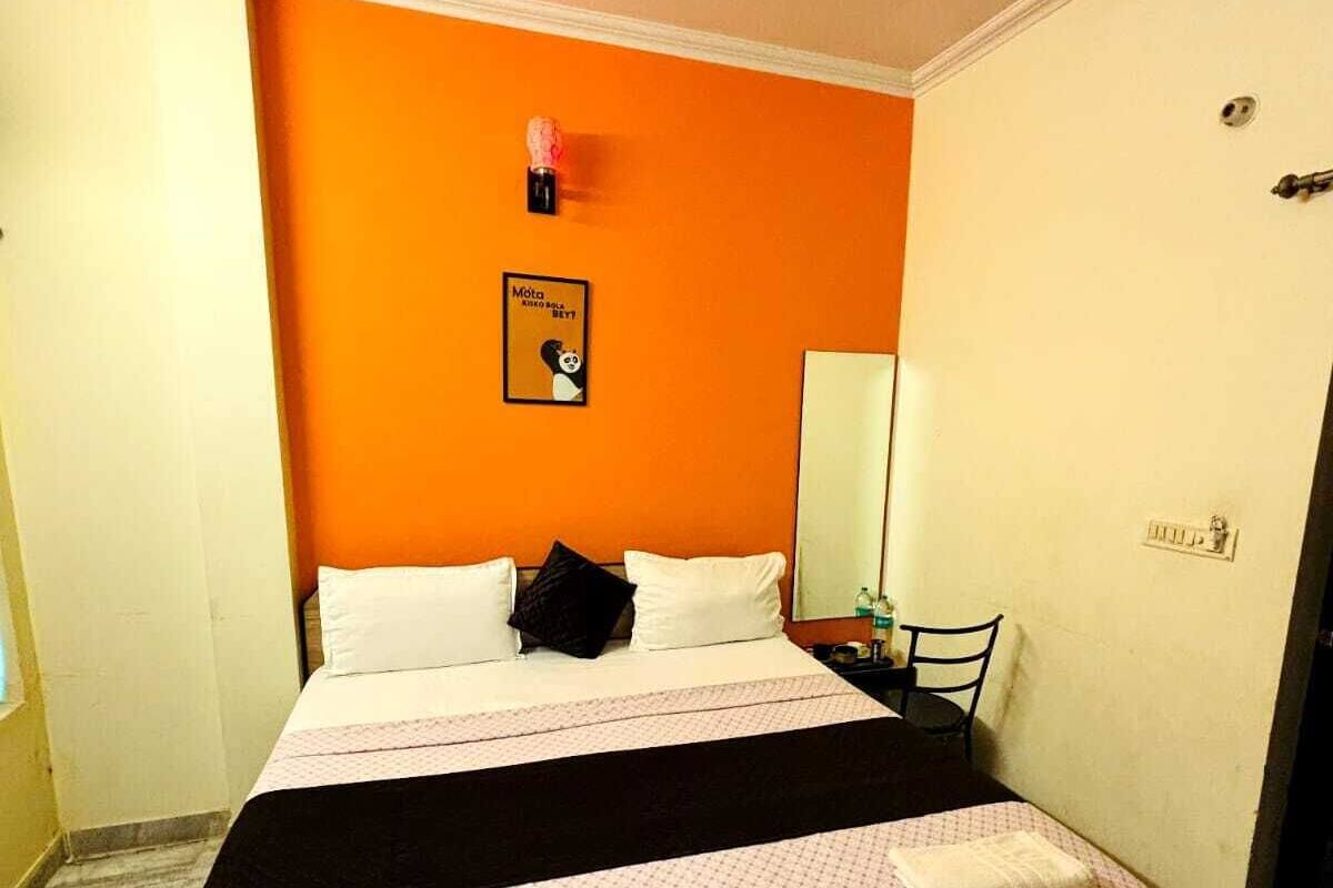 Standard Room | Premium bedding, desk, laptop workspace, blackout drapes