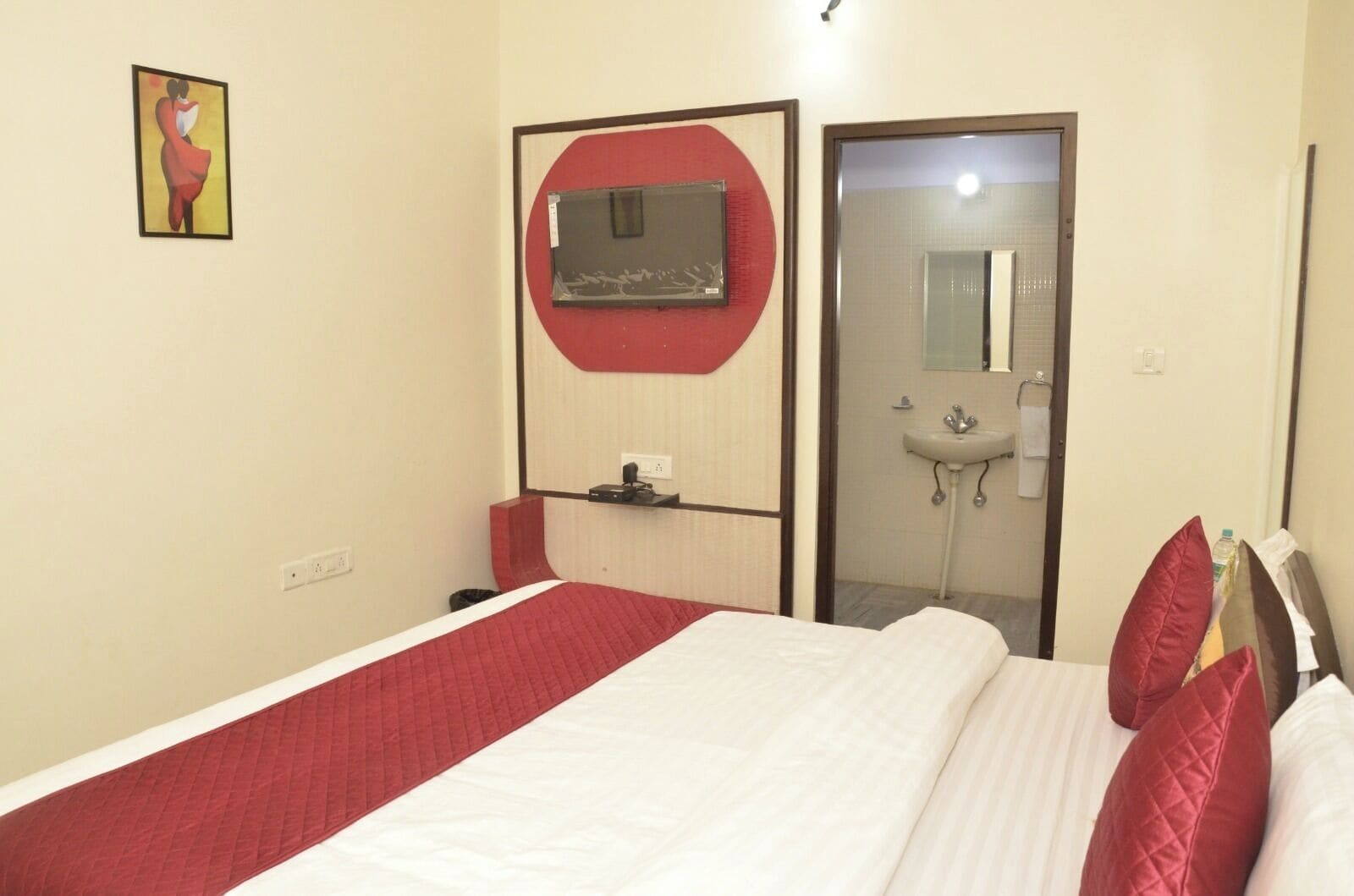 Habitació Deluxe | Roba de llit d'alta qualitat i escriptori 