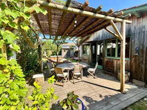 Outdoor dining - Villa "La Gayere" 600 m from the sea. Calm. Parking, swimming pool, wifi (Andernos-les-Bains)