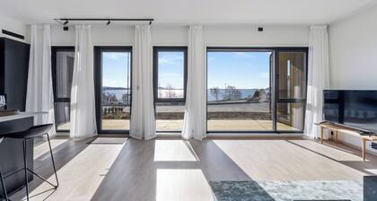 Modern 2BR with Sea and Skyline Views – 25 Min to Stavanger & Preikestolen