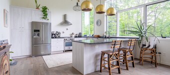 NEW: Stylish Escape w/ Heated Pool & Hot Tub
