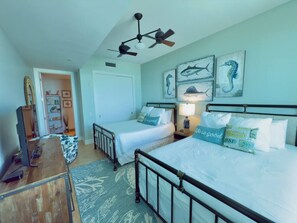 3 Schlafzimmer, Schreibtisch, Bügeleisen/Bügelbrett, Reisekinderbett