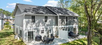 Sleeps 20, Entire Duplex | Private Patio | 6 Minutes to Downtown Asheville