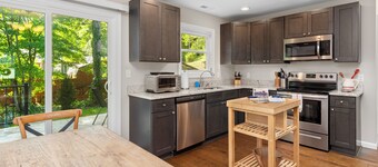 Sleeps 20, Entire Duplex | Private Patio | 6 Minutes to Downtown Asheville